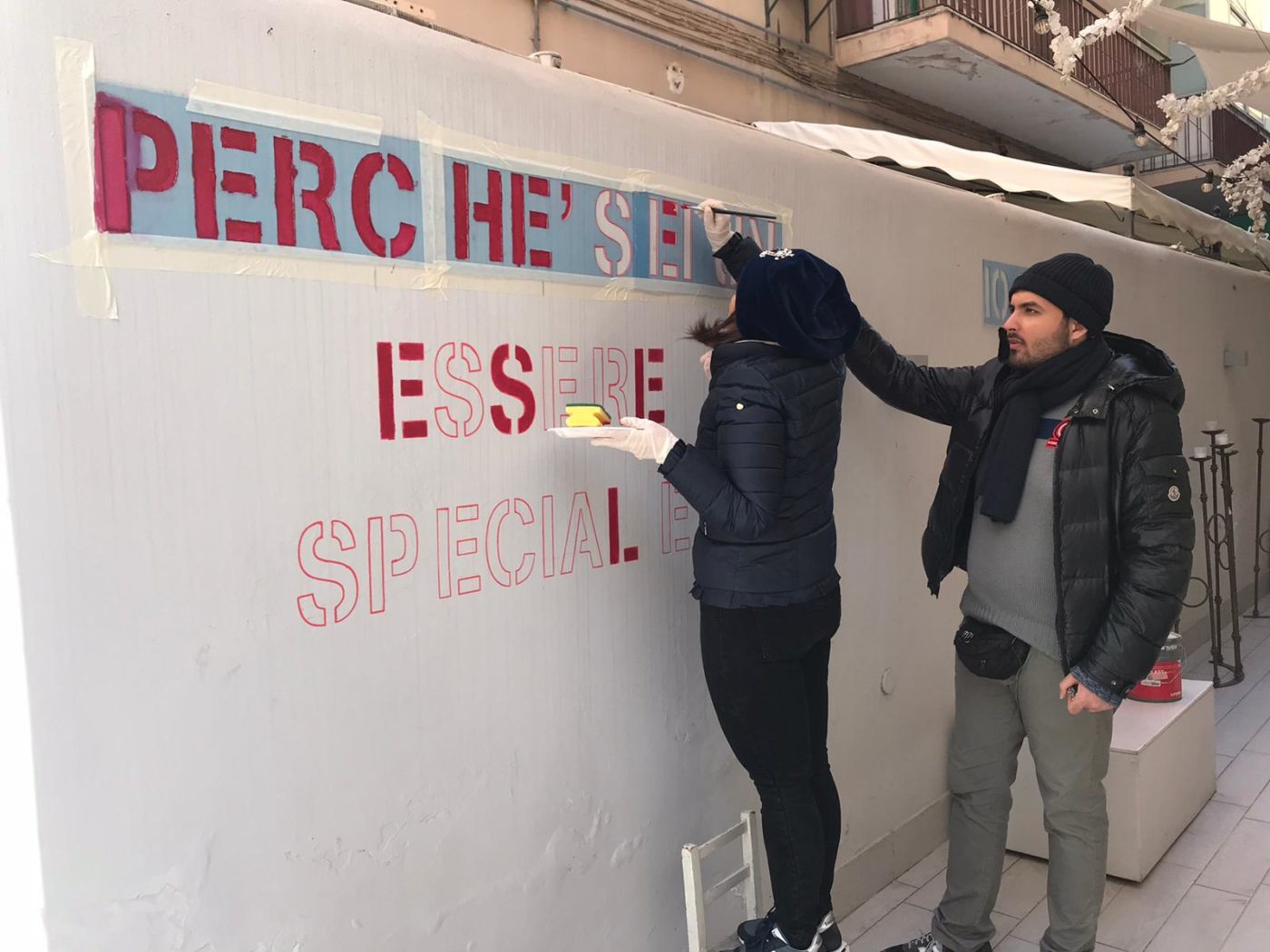 Il muro delle donne, in Via Monfalcone l’iniziativa che “lascia il segno”