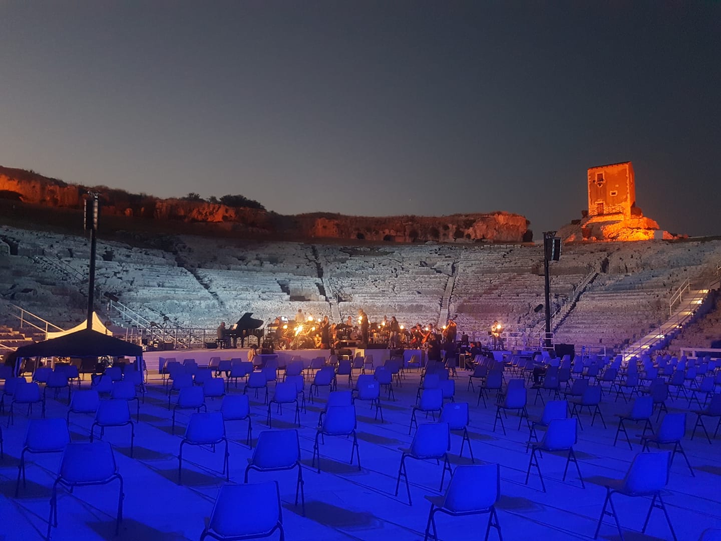 Teatro, musica e arte, l'Inda 2020 riparte da Apollo. E Siracusa diventa  l'isola della luce - SicilyMag Teatro e opera