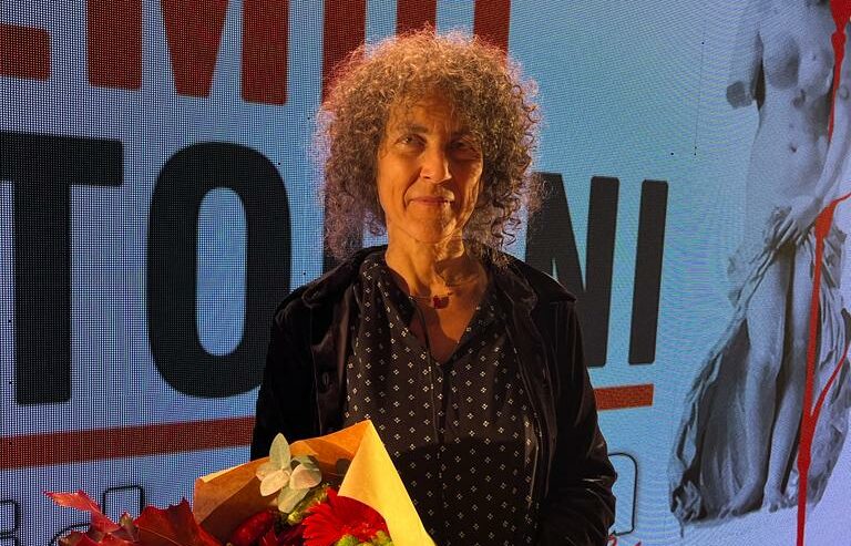 Il coraggio ed il senso civico di “Dove non mi hai portata” di Maria Grazia Calandrone vince il Premio Vittorini